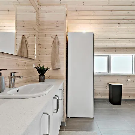 Nyaraló 3 Bedroom Cozy In *